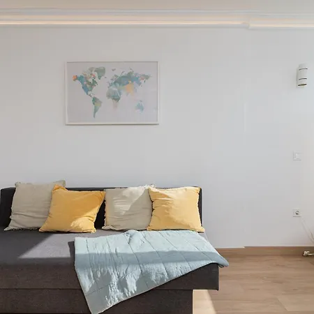 Monkó Salomé Hills *